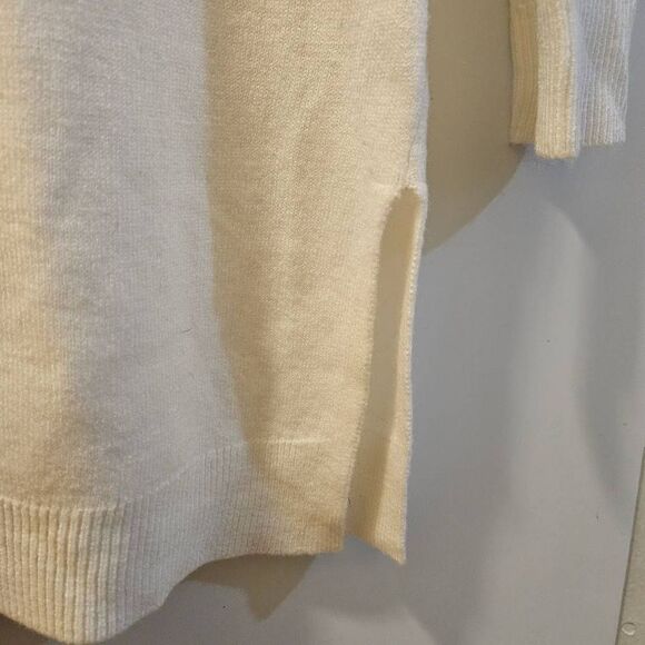 Susan Graver Off White V Neck Sweater Size S - Picture 5 of 8